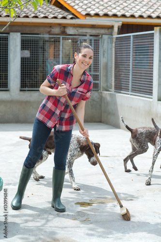 Foto cleaning time for kennel assistant