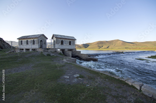 Wasserwerk am Fluss Orkhon - Mongolei © EinBlick