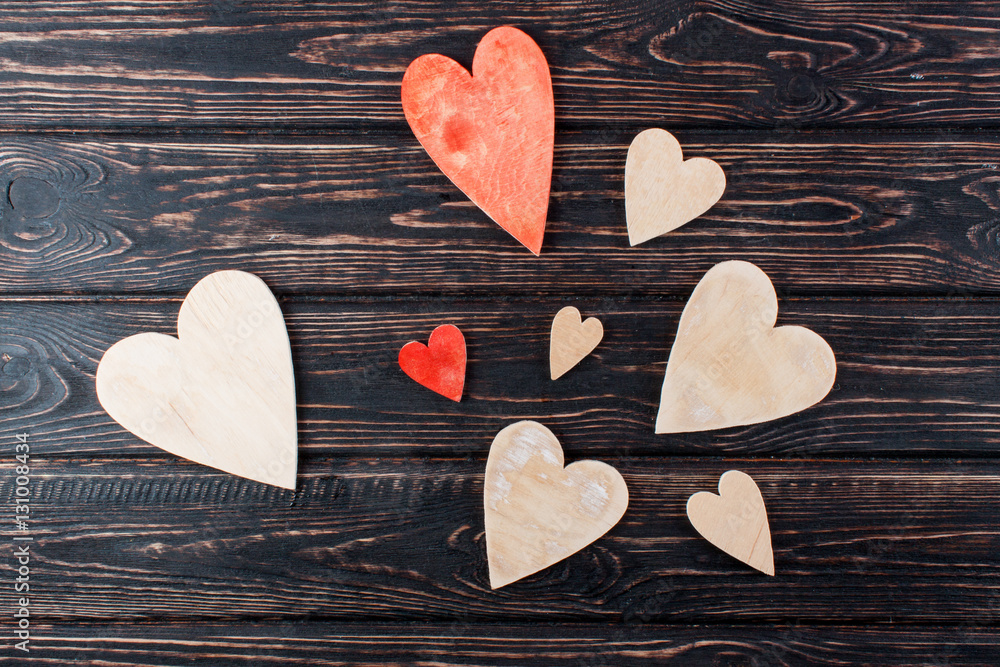 Obraz premium Wood hearts on wood desk