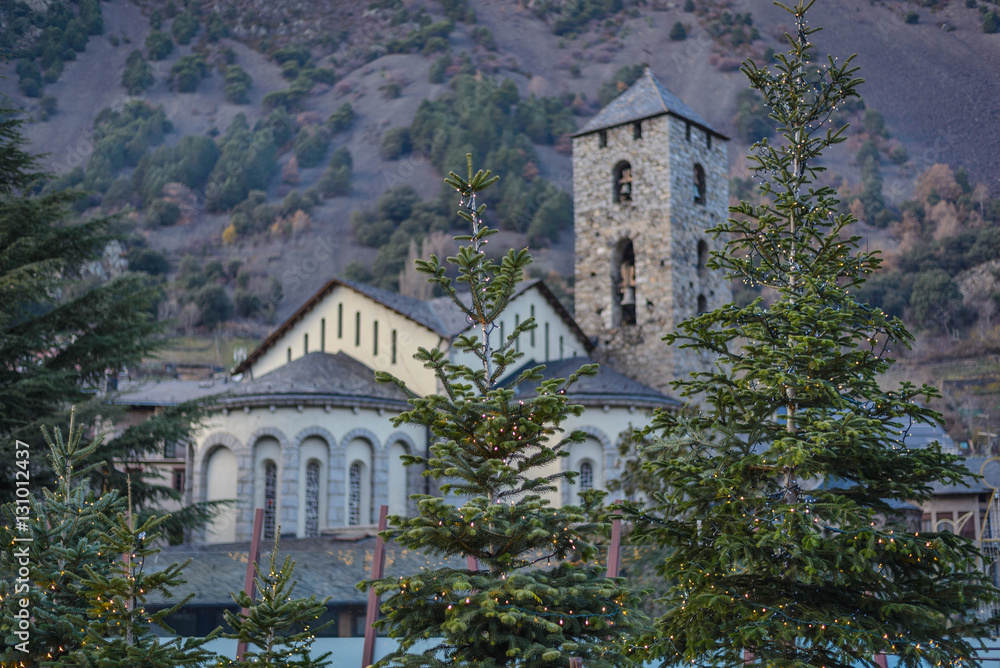 Iglesia con  camapanario románica en Andorra