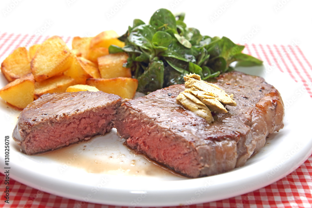 Steak mit Bratkartoffeln und Feldsalat Steak mit Bratkartoffeln und Feldsalat