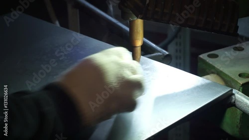Machine For Cutting Sheet Metal In The Work
