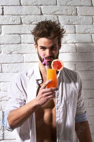 Foto handsome bearded macho sexy man
