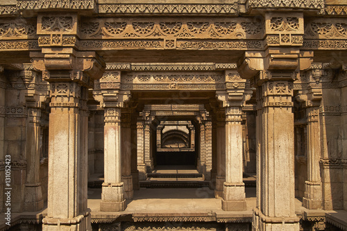 Obraz na płótnie Ornately carved stonework of the Adalaj Stepwell on the outskirts of Ahmadabad, Gujarat, India
