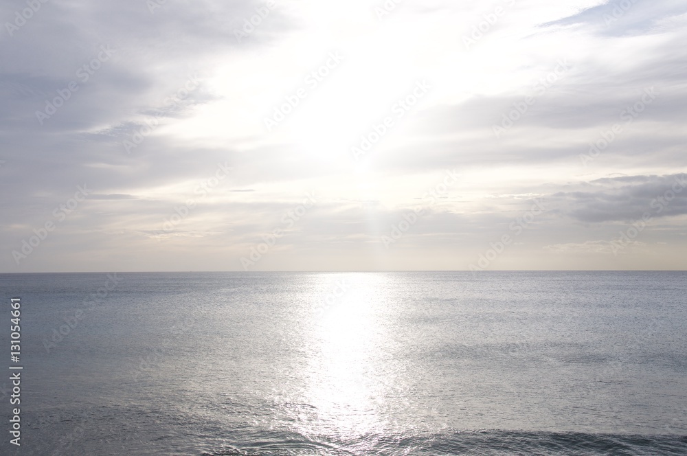 Obraz premium sun flare over the ocean