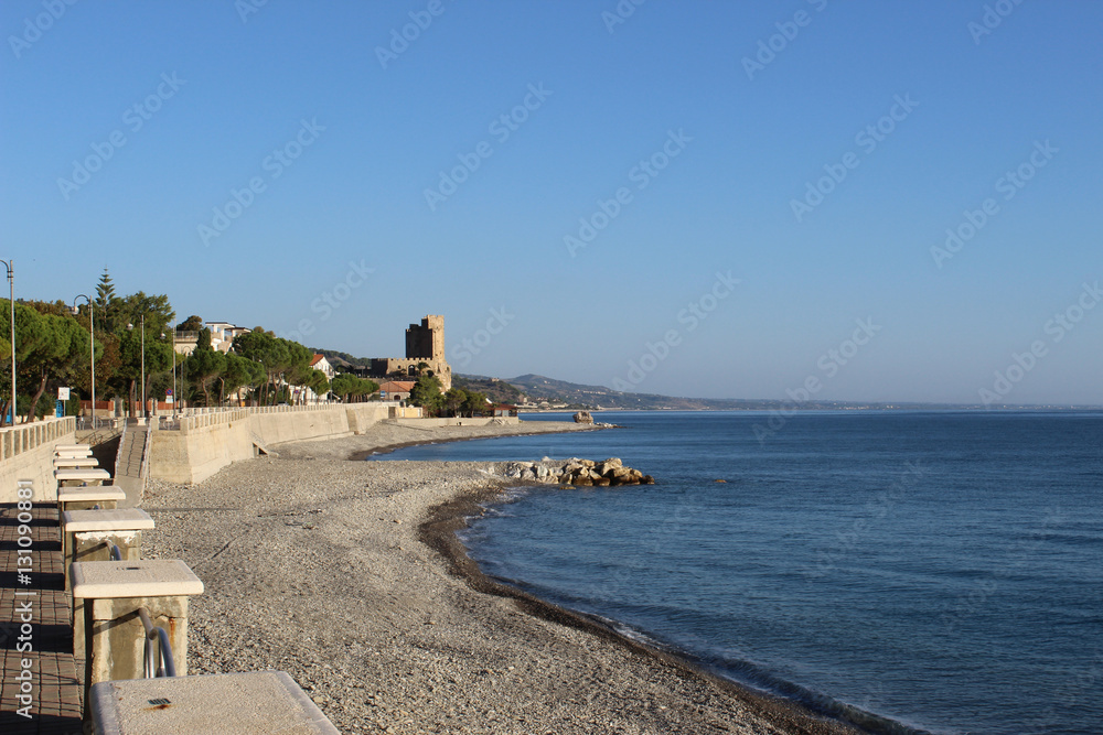 Castello Roseto Capo Spulico Mare e Spiaggia