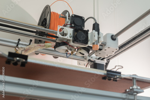 3d printer closeup with bed