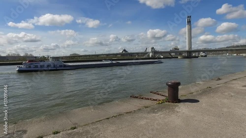 Peniche sur la seine