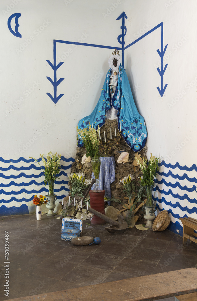 Kuba, Trinidad; Hauptaltar der Göttin " Yemaya " im " Tempel Yemalla ". Die " Santeria Religion