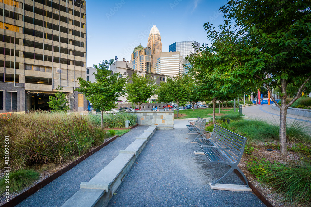 Fototapeta premium Benches at Romare Bearden Park, in Uptown Charlotte, North Carol