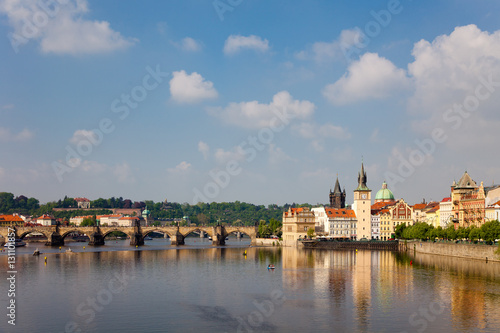 Karluv bridge (day)