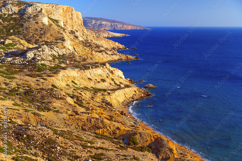 Obraz premium Beautiful seascape. Red beach on the island of Crete. A mountain range stretches along the Libyan Sea.