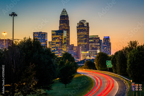 Konstfotografi Long exposure of traffic on the Andrew Jackson Highway and view