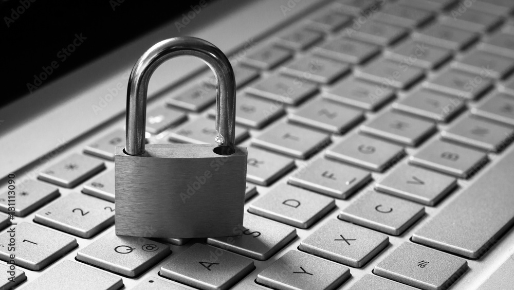 Schloss auf Tastatur als Symbol für Datenschutz im Internet. Schloss auf Tastatur als Symbol für Datenschutz im Internet.