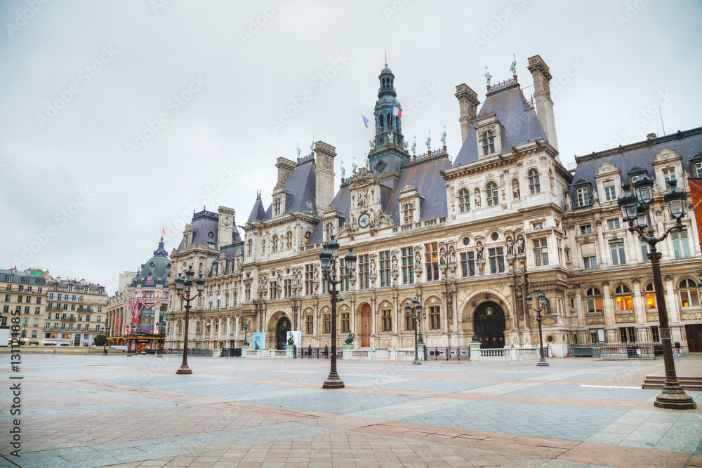 Fototapeta premium Budynek ratusza (Hotel de Ville) w Paryżu