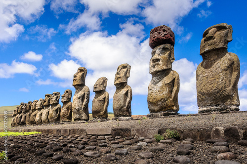 Obraz na płótnie Moais of Ahu Tongariki, Easter island, Chile w salonie