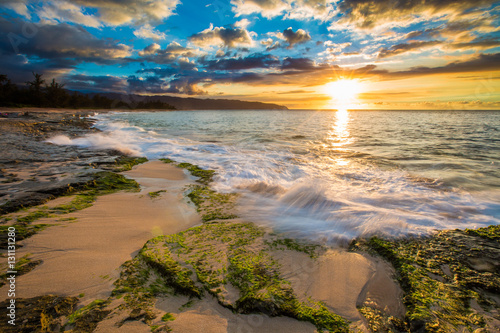 Fototapeta Piękny North Shore Hawajski zachód słońca