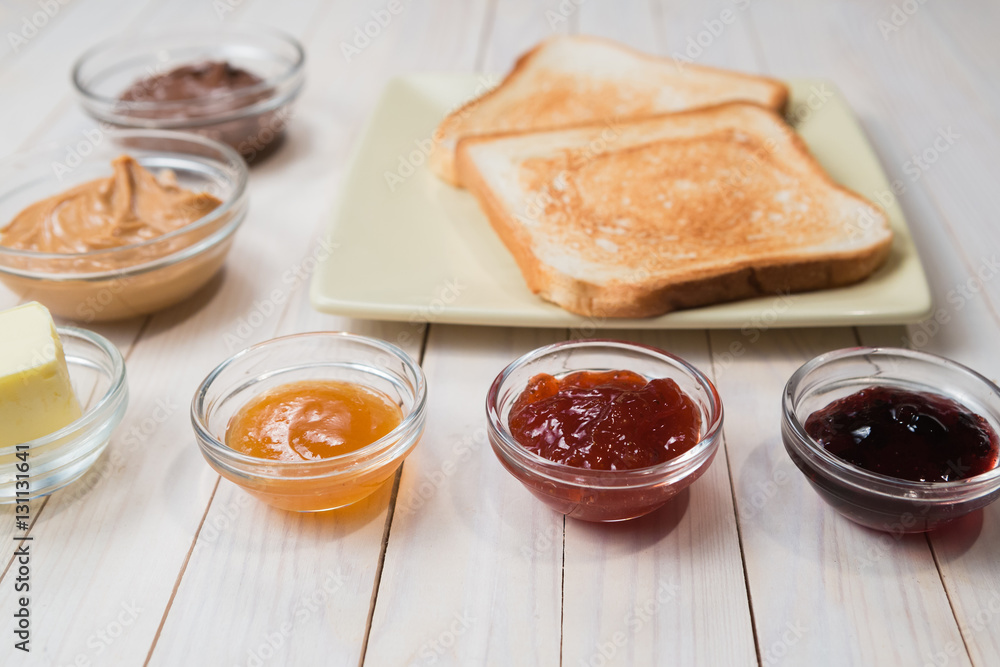 Sandwiches with peanut butter and strawberry jelly Sandwiches with peanut butter and strawberry jelly