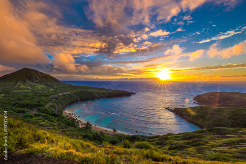 Fototapeta Naklejka Na Ścianę i Meble -  Sunrise at Hanauma Bay on Oahu, Hawaii