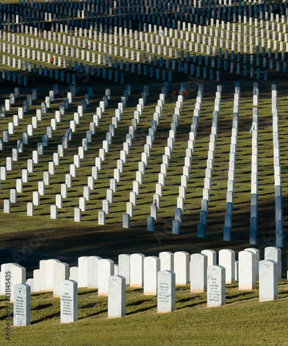 Tombstones at the Chattanooga National Cemetery in Chattanooga, Tennessee © gnagel
