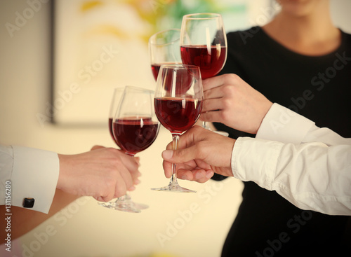 People clinking glasses at ...