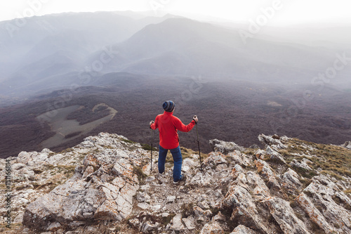 Man climbed to the top of the mountain, the goal