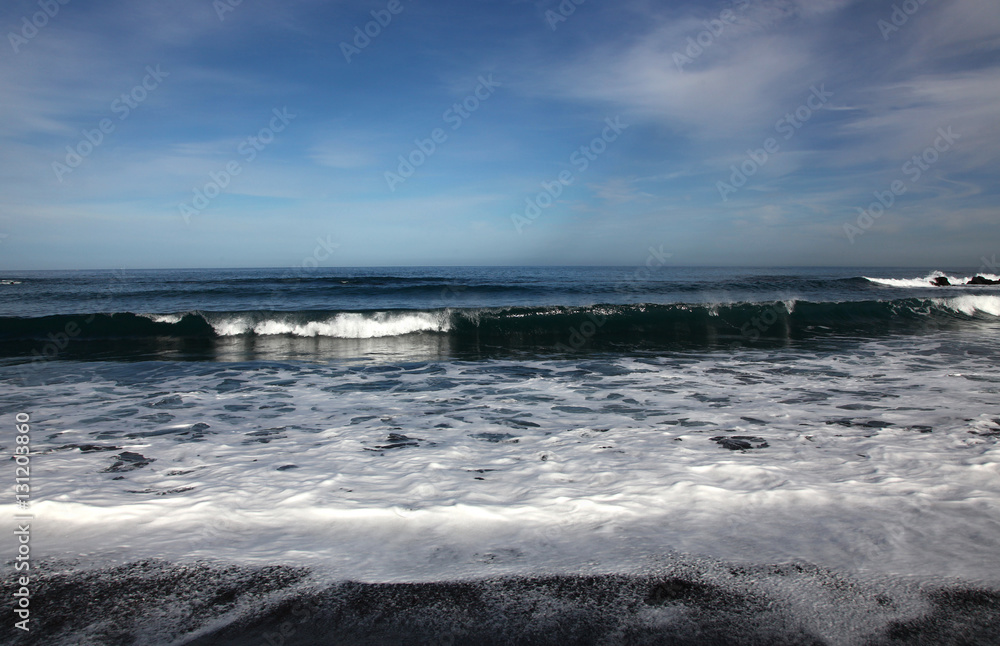 Fototapeta premium Waves from the Atlantik Ocean in the evening