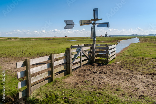 Two very different windmills in a dutch polder.