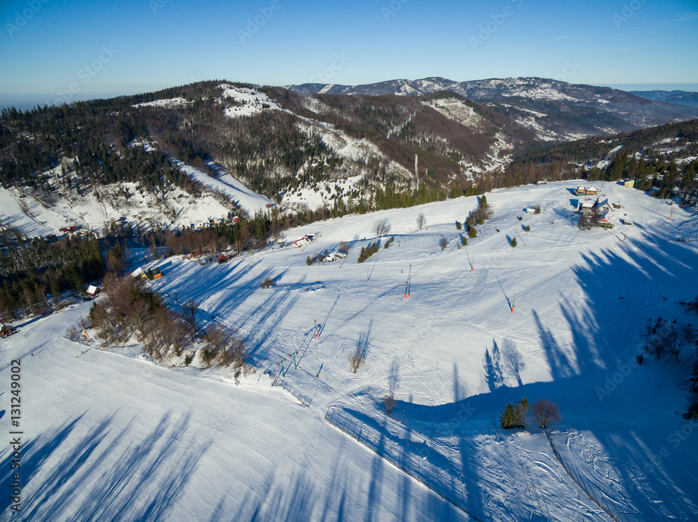 Obraz premium pusty stok narciarski