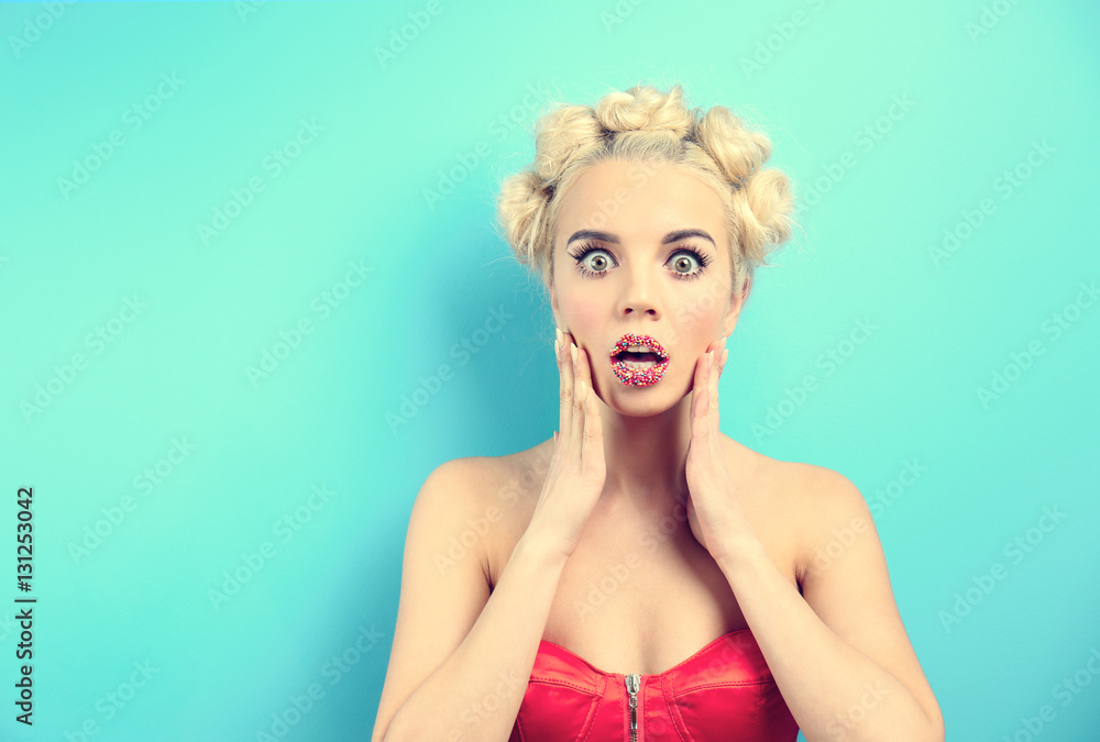 Naklejka premium Beautiful woman with fashion make up and hairstyle on blue background