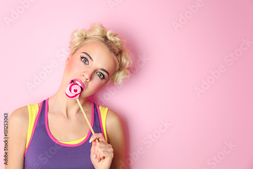 Beautiful woman with fashio...