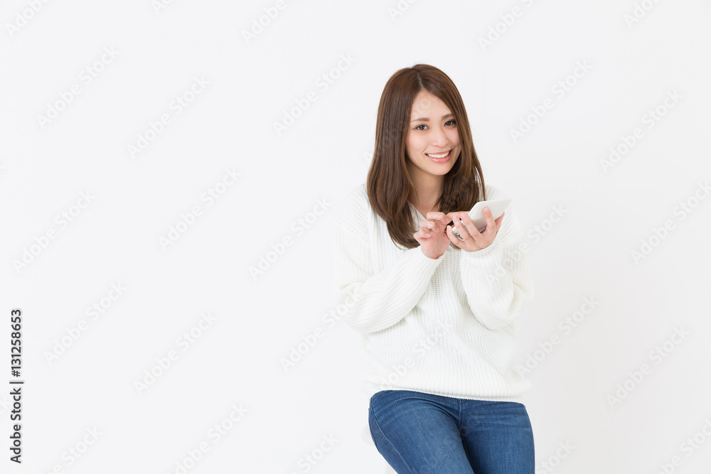 電卓を持つ女性 笑顔 電卓を持つ女性 笑顔