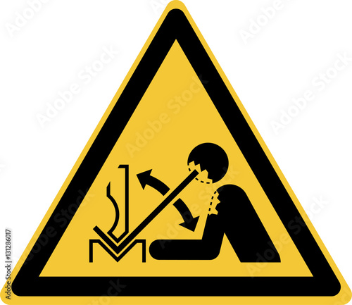 ISO 7010 W032 Warning; Rapid movement of workpiece in press brake