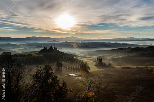 Alba nella foschia photo