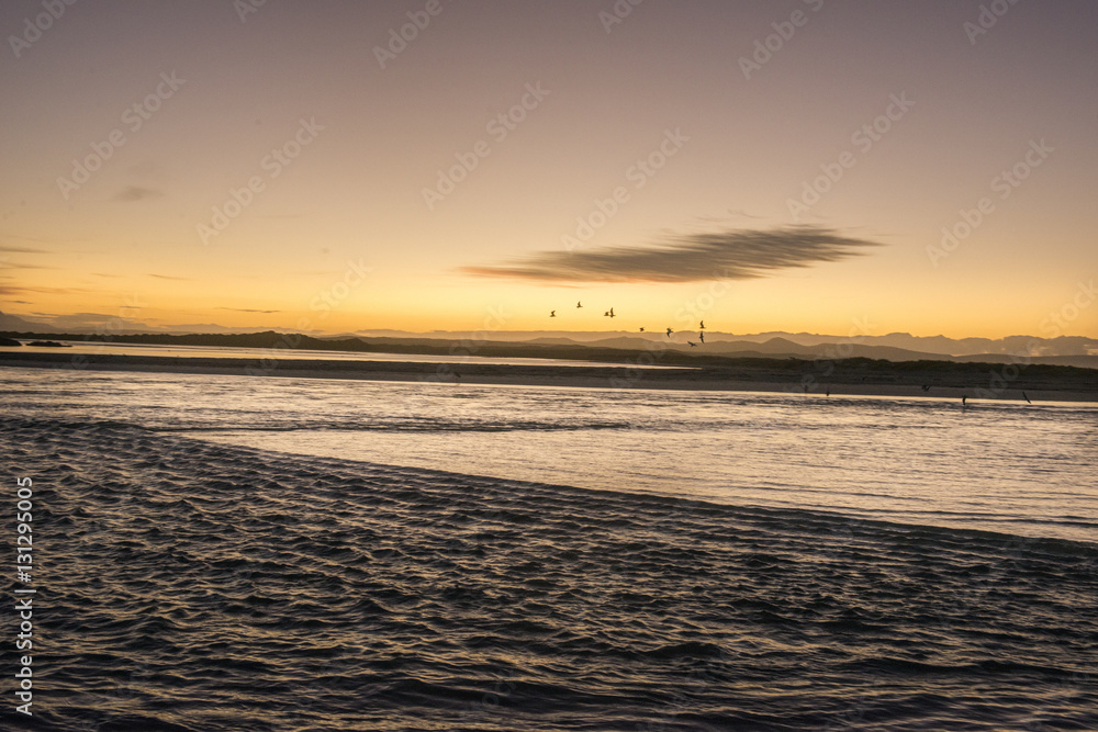 Obraz premium Hermanus lagoon at first light