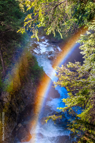 Regenbogen am Wasserfall