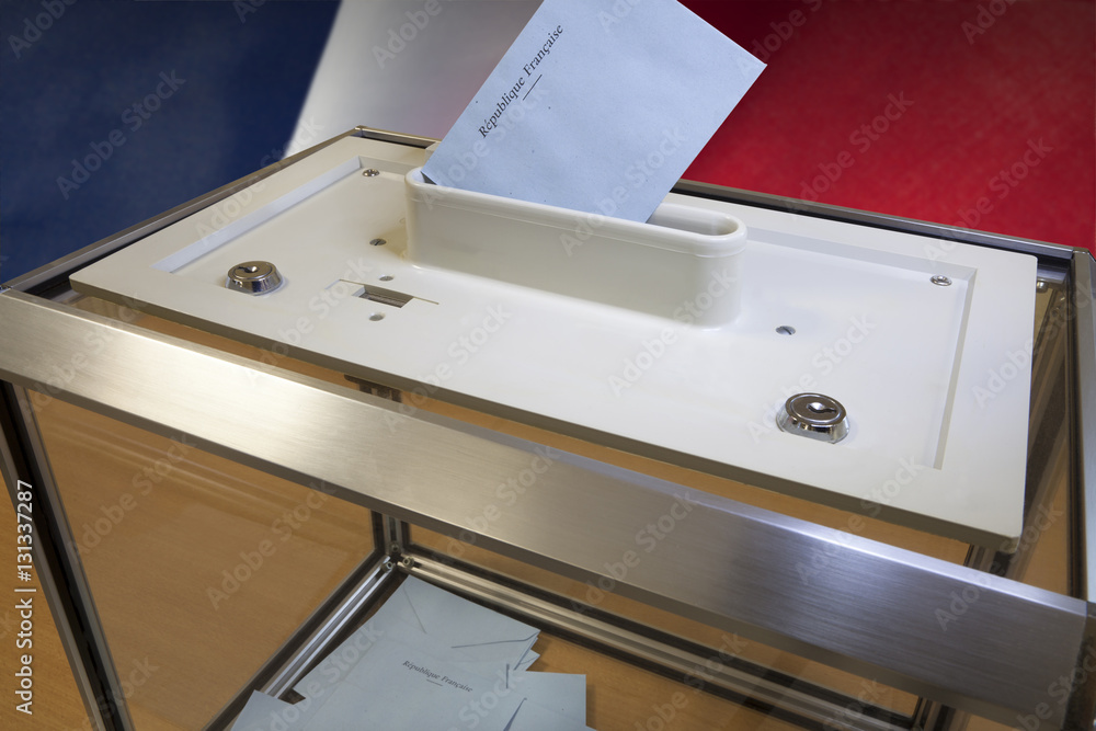 URNE DE VOTE AVEC ENVELOPPE URNE DE VOTE AVEC ENVELOPPE