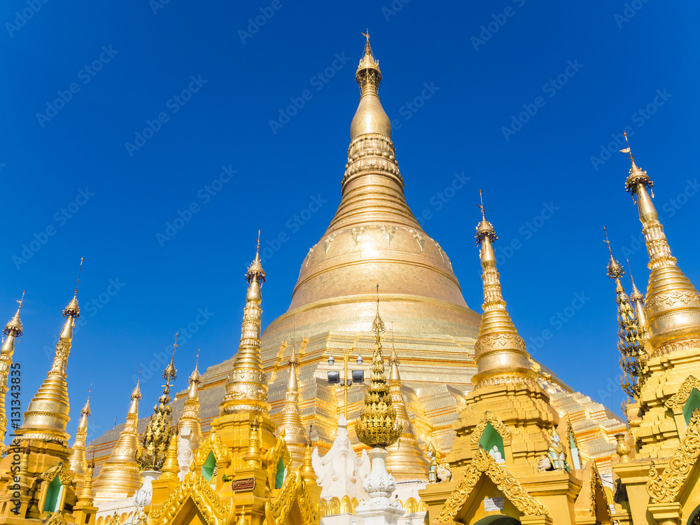 Fototapeta premium Visiting the Shwedagon Pagoda in Yangon, Myanmar