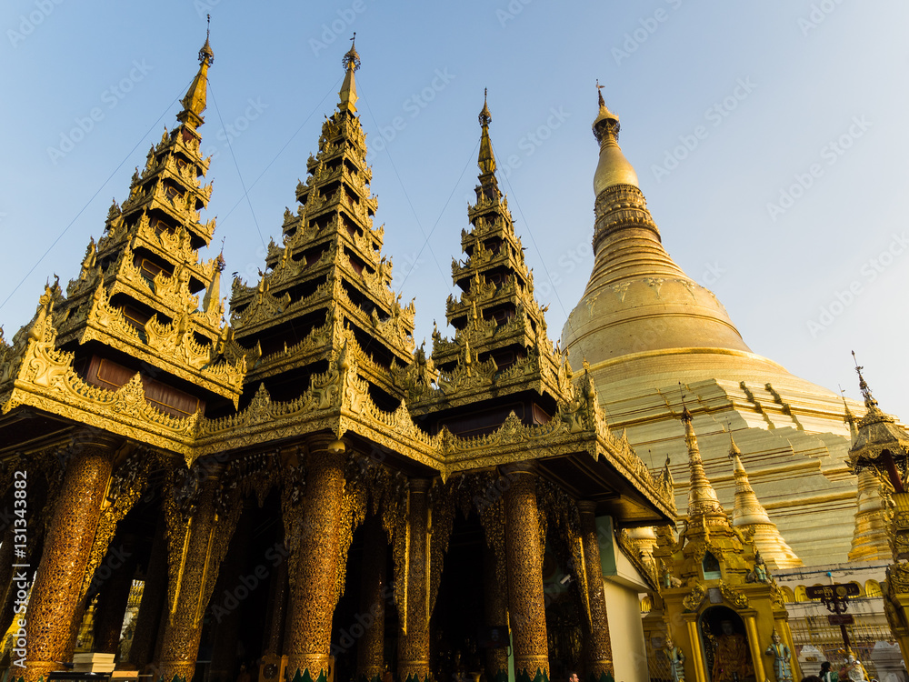 Fototapeta premium Visiting the Shwedagon Pagoda in Yangon, Myanmar
