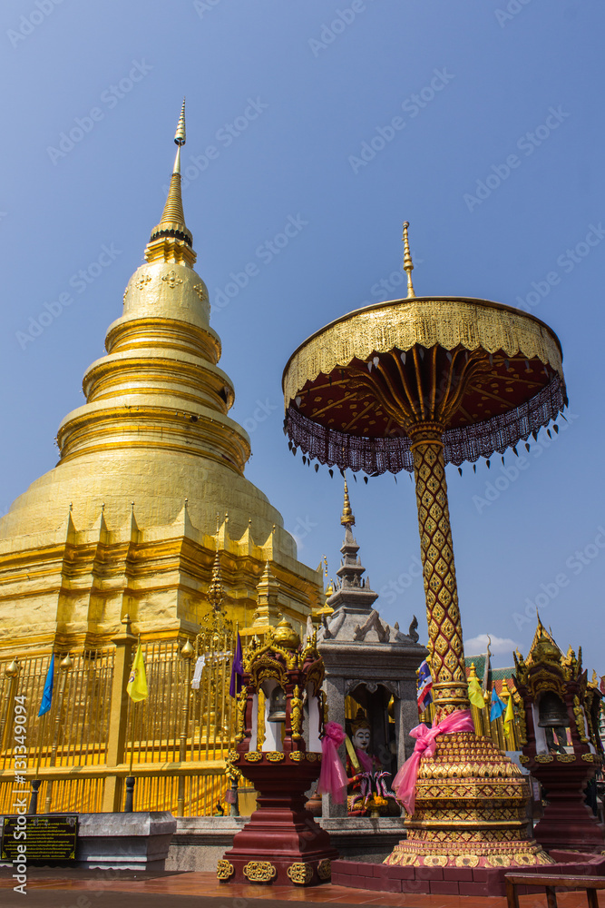 Fototapeta premium Wat Phra That Hariphunchai, Pagoda in Lamphun Thailand
