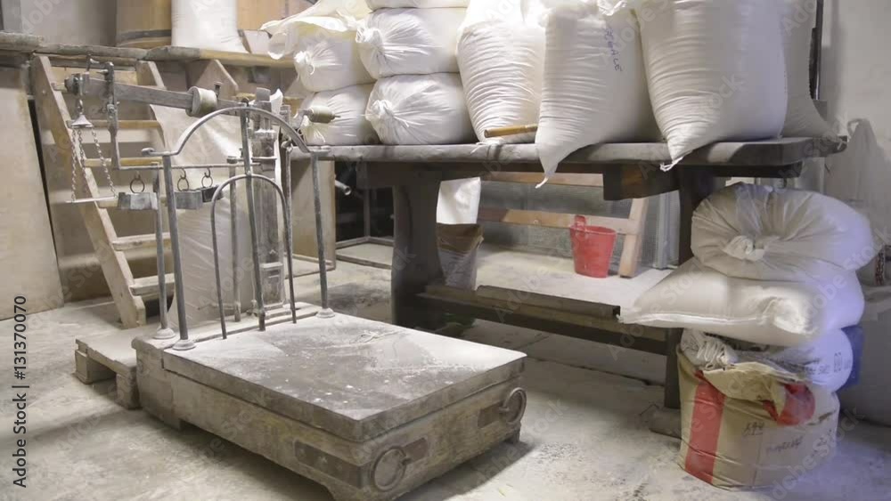 Bilancia a stadera al vecchio mulino Bilancia a stadera al vecchio mulino
