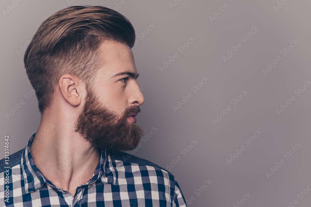 Side view portrait of thinking stylish young man looking away - obrazy, fototapety, plakaty 