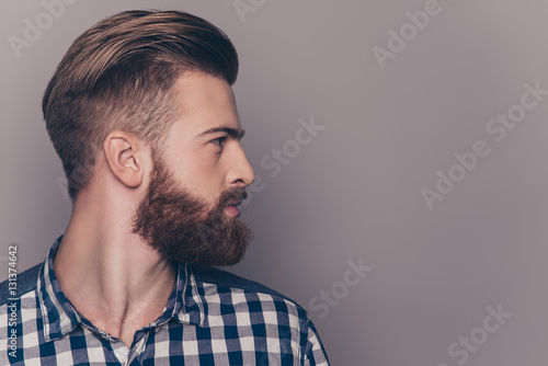 Fotografia Side view portrait of thinking stylish young man looking away