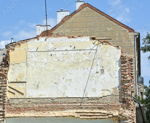 Fototapeta Naklejka Na Ścianę i Meble -  Wall of a demolished apartment building