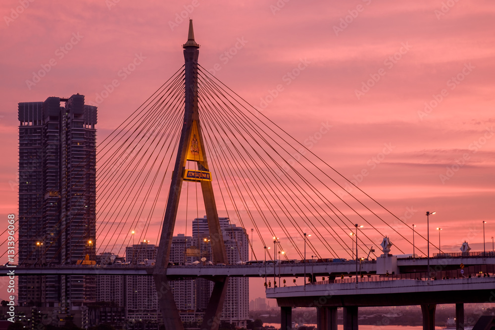 Naklejka premium Elevated expressway / Silhouette of elevated expressway cross the river at twilight.