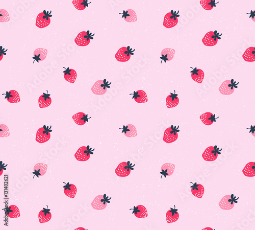 Vector strawberry background. Seamless pattern of hand drawn strawberries. Natural seamless pattern of garden fruits.