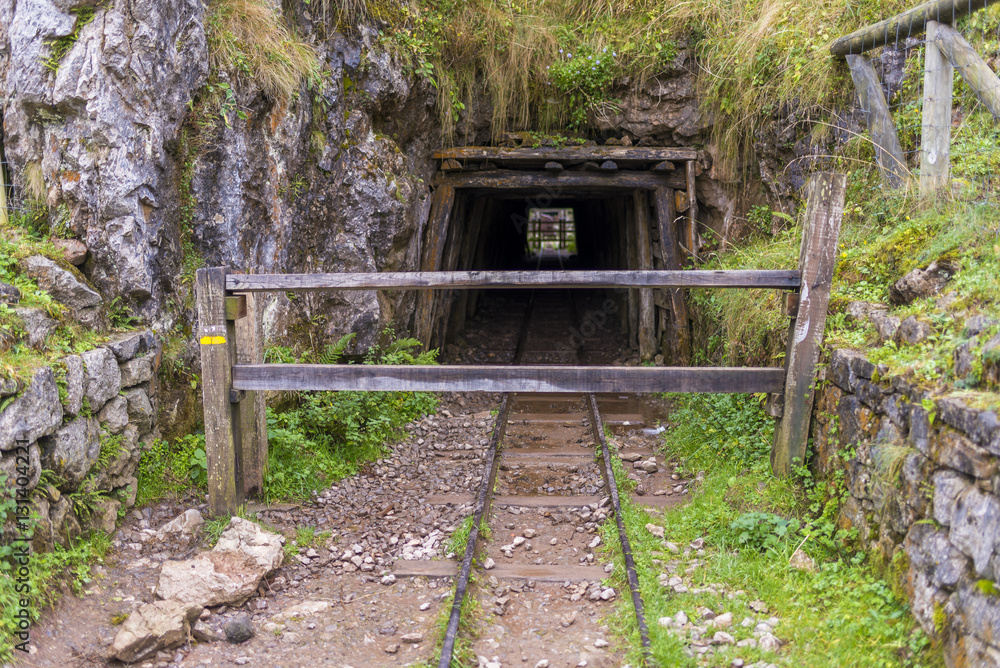 Minas de Buferrera (Covadonga, Asturias - España). Minas de Buferrera (Covadonga, Asturias - España).