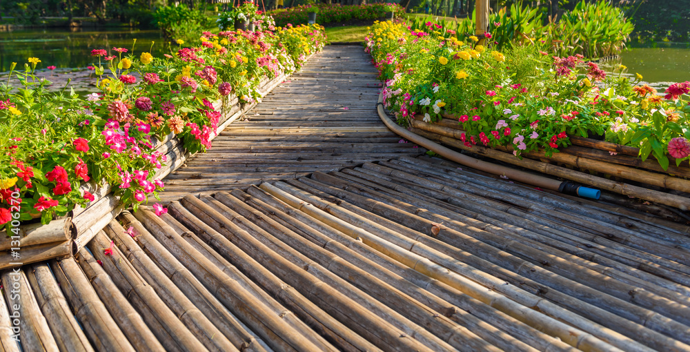 Fototapeta premium Wooden walkway in park