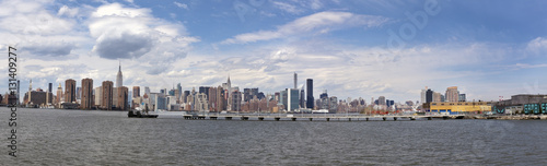 Panorama of New york City skyline seen from Brooklyn. © Noel