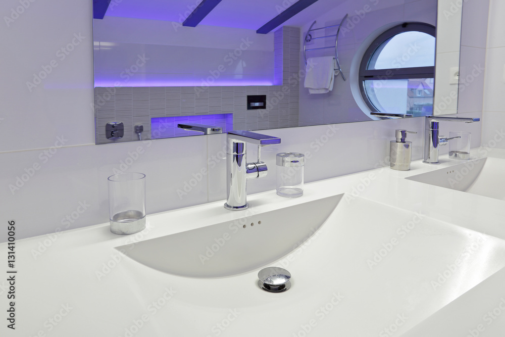 salle de bain contemporaine avec évier salle de bain contemporaine avec évier